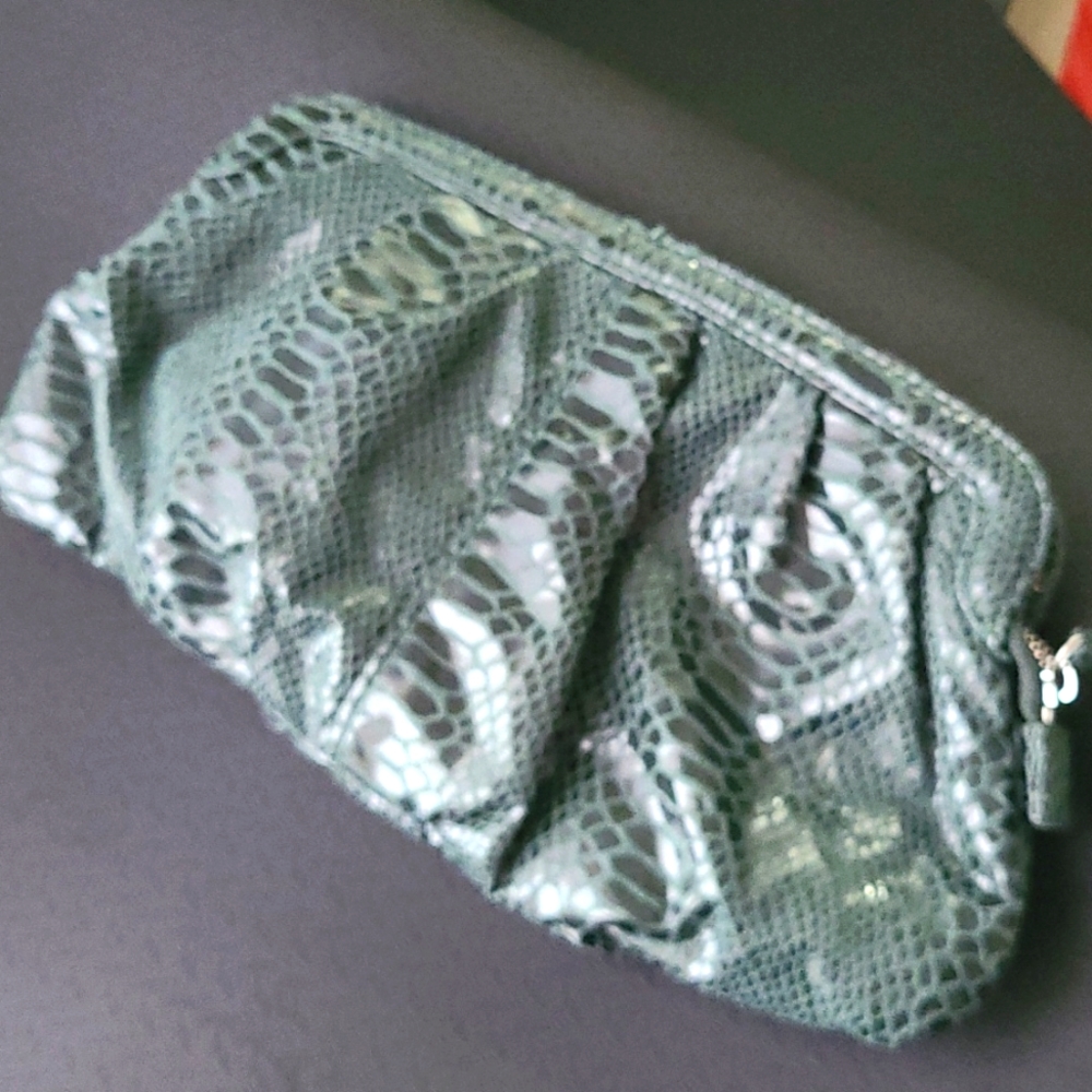 HM green clutch